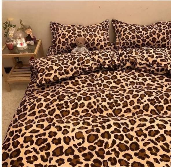 Generic Leopard Print Faux Fur Duvet Cover, Zipper Closure, 200 x 240 cm, Reversible with White Back, .br
