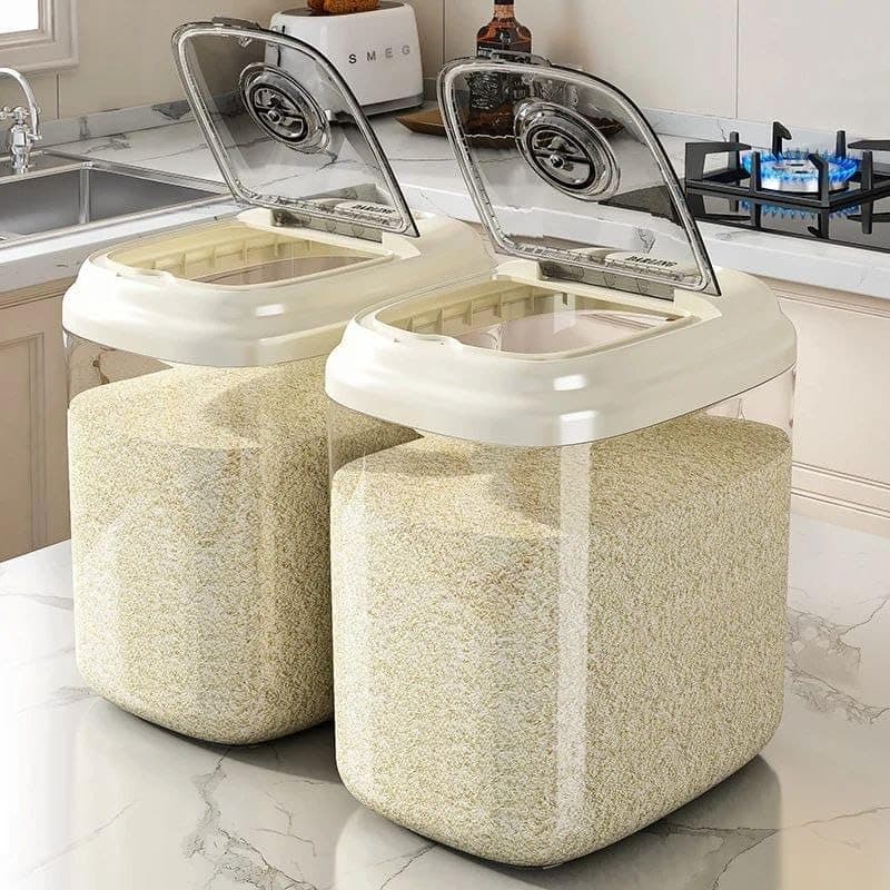 Generic Large transparent storage container Dimensions: 34 x 25 x 35.5 cm, The lid is airtight and has a convenient opening and closing mechanism for everyday use, Includes a 160ml measuring cup .sew Food storage container