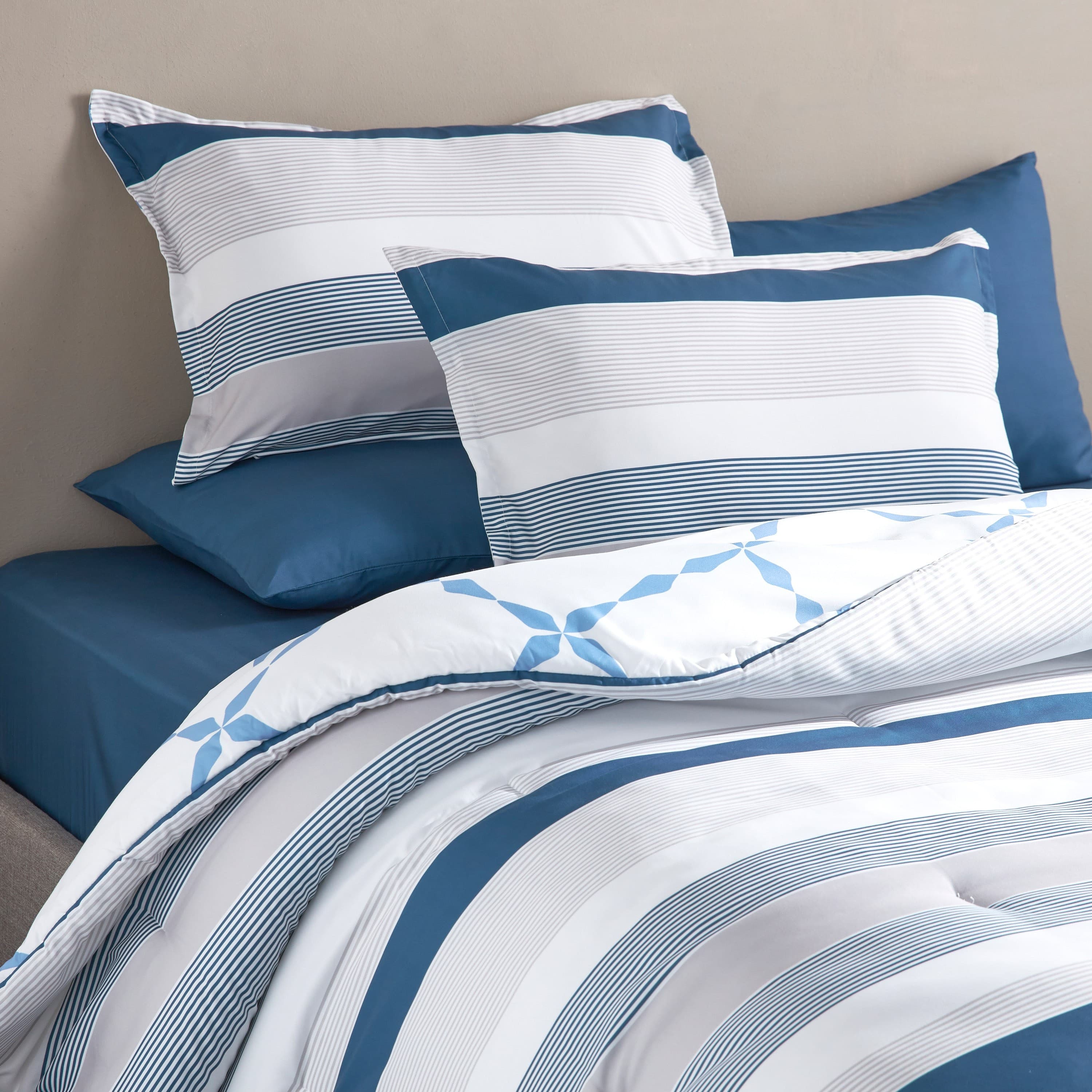 Emmy Geometric Print 6-Piece King Reversible Comforter and Sheet Set - 220x240 cm Bed in a Bag