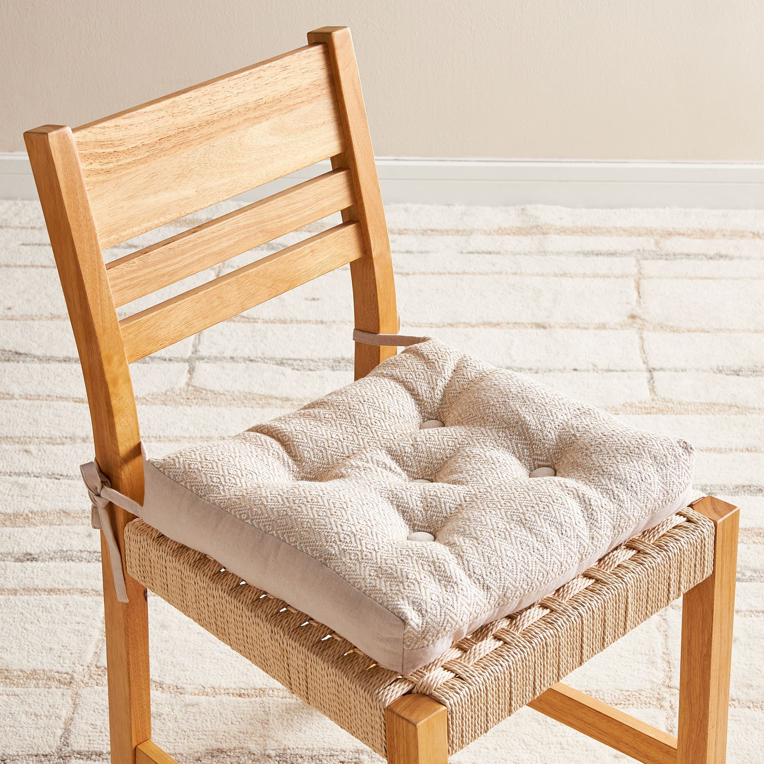 Diamond Textured Chair Pad with Tie Backs - 40x40 cm Household
