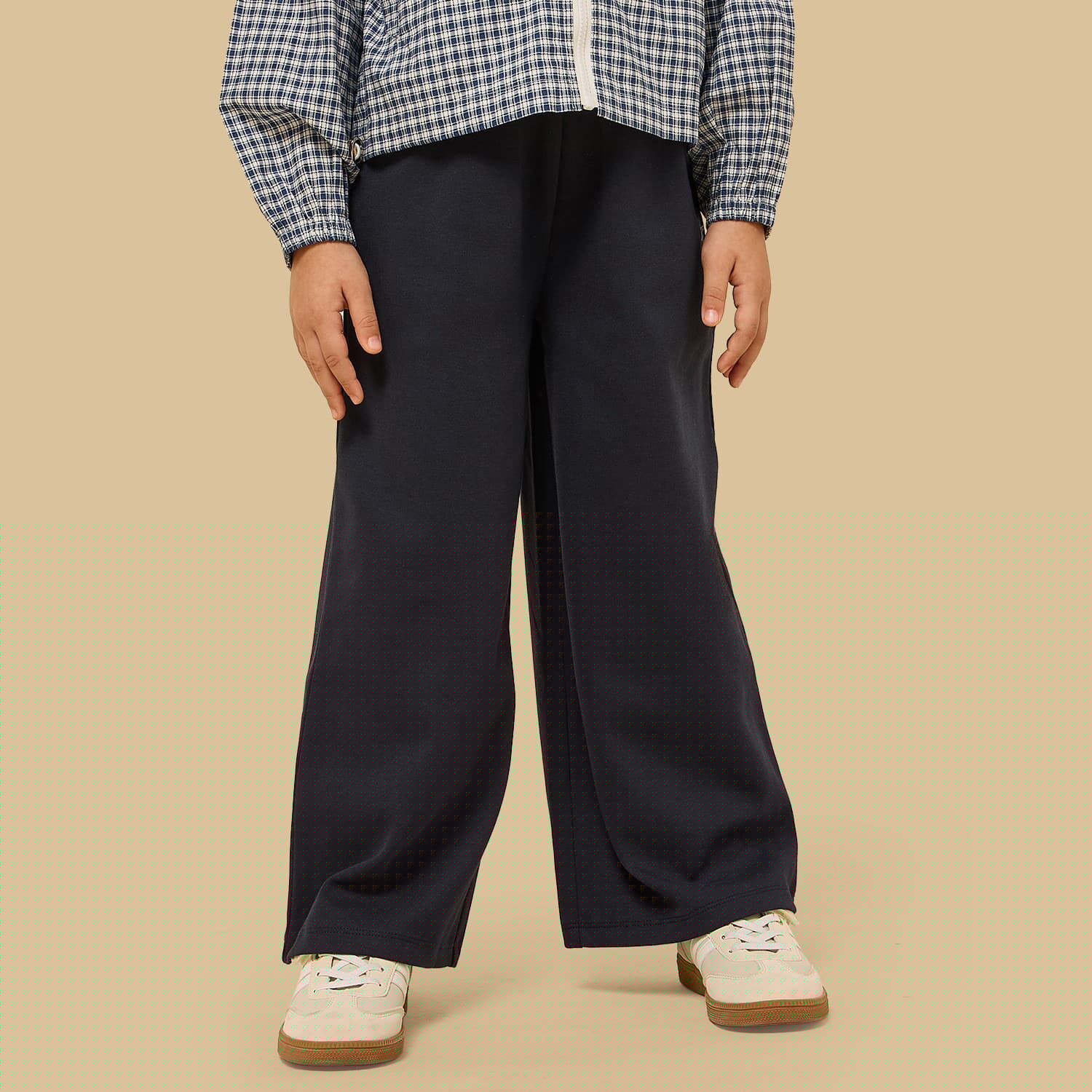 Straight Fit Stretchable Pants with Frill Pockets