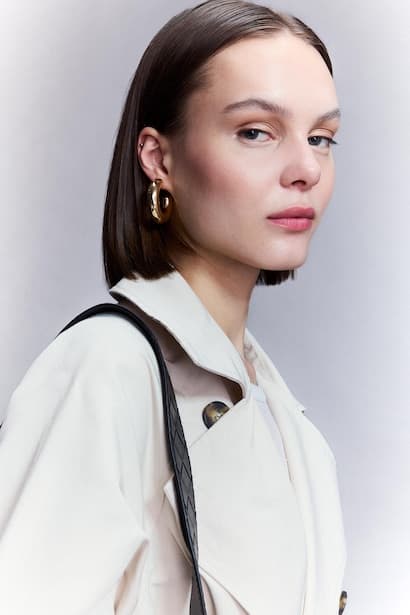 Woman Hoop Gold Earrings Jewellery