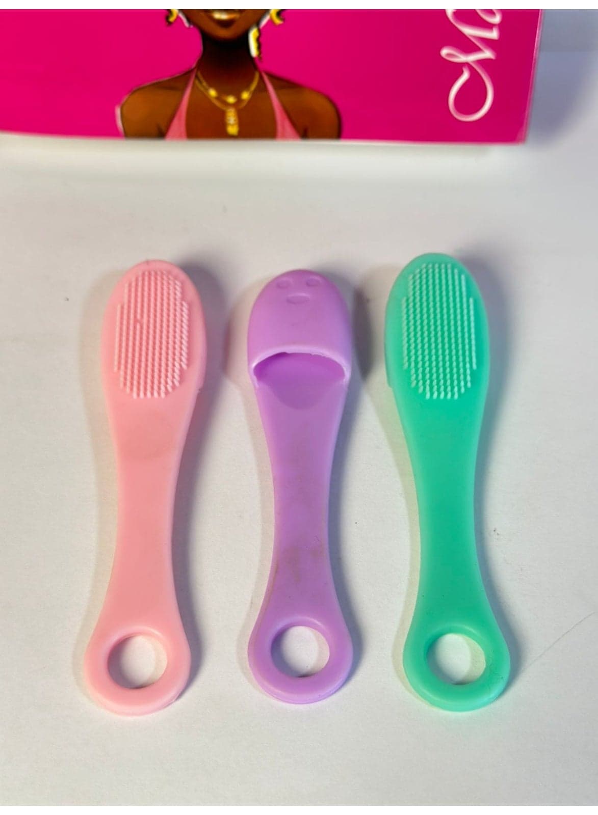 maya Exfoliating Brush - Soft Silicone Tool for Gentle Facial Cleansing and Massage for Glowing Skin (3pcs) (٤)