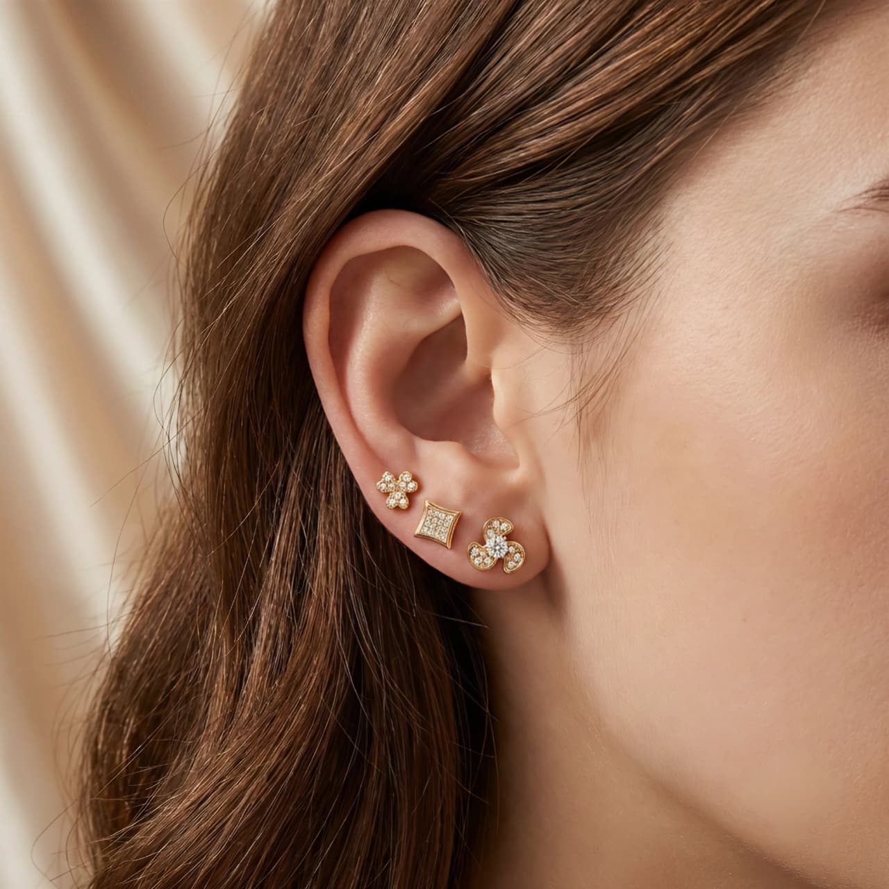 A set of 3 pairs of screw earrings in rose, butterfly, and diamond designs, adorned with sparkling cubic zirconia stones. They are very delicate, offering versatility and irresistible elegance. (3)