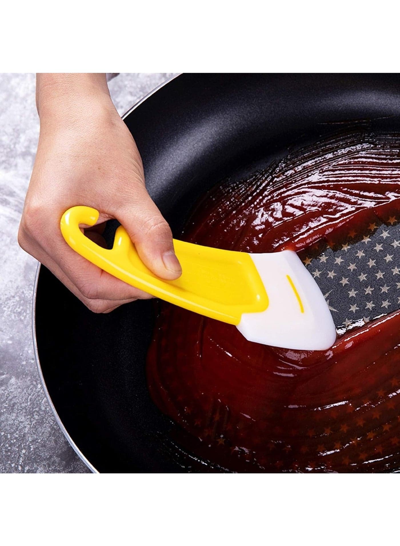 Multifunctional Kitchen Cleaning Scraper, Food-Grade Flexible Silicone Pan Scraper and Oil, Grease, Dirt and Food Residue Remover, Non-Scratch Spatula with Wide Curved Blade, Comfortable Ergonomic Rigid Plastic Handle and Built-In Hanging Hook, Easy-Rinse Reusable Countertop Squeegee and Dough Scraper for Non-Stick Frying Pans, Baking Dishes, Food Containers and Cutting Boards, Yellow Handle and Translucent White Head, Practical Kitchen Gift for Home Cooks and Bakers, 1 Piece (٤)