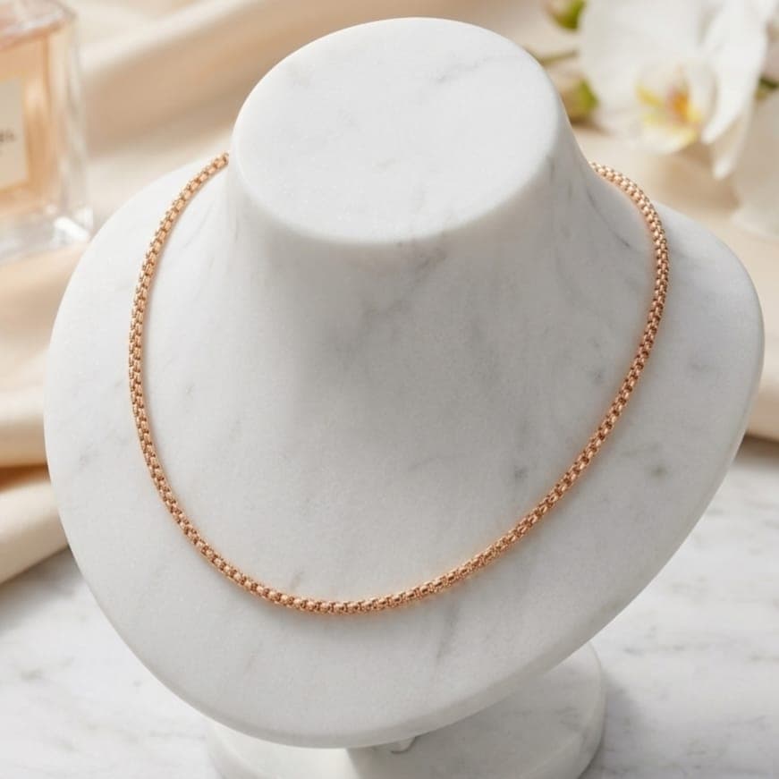A charming rose gold necklace with a classic design of interlocking rings, a sophisticated piece that adds a touch of luxury and charm to your look at all times. Women's Necklaces (٤)