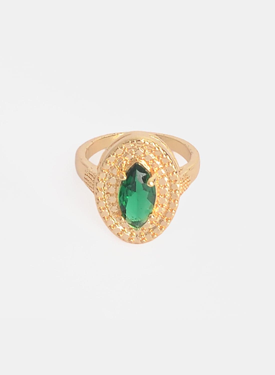 A Women'S Ring Set With A Central Stone In An Eye Design, Featuring An Oval Frame With Sparkling Metal Engravings. (٣)