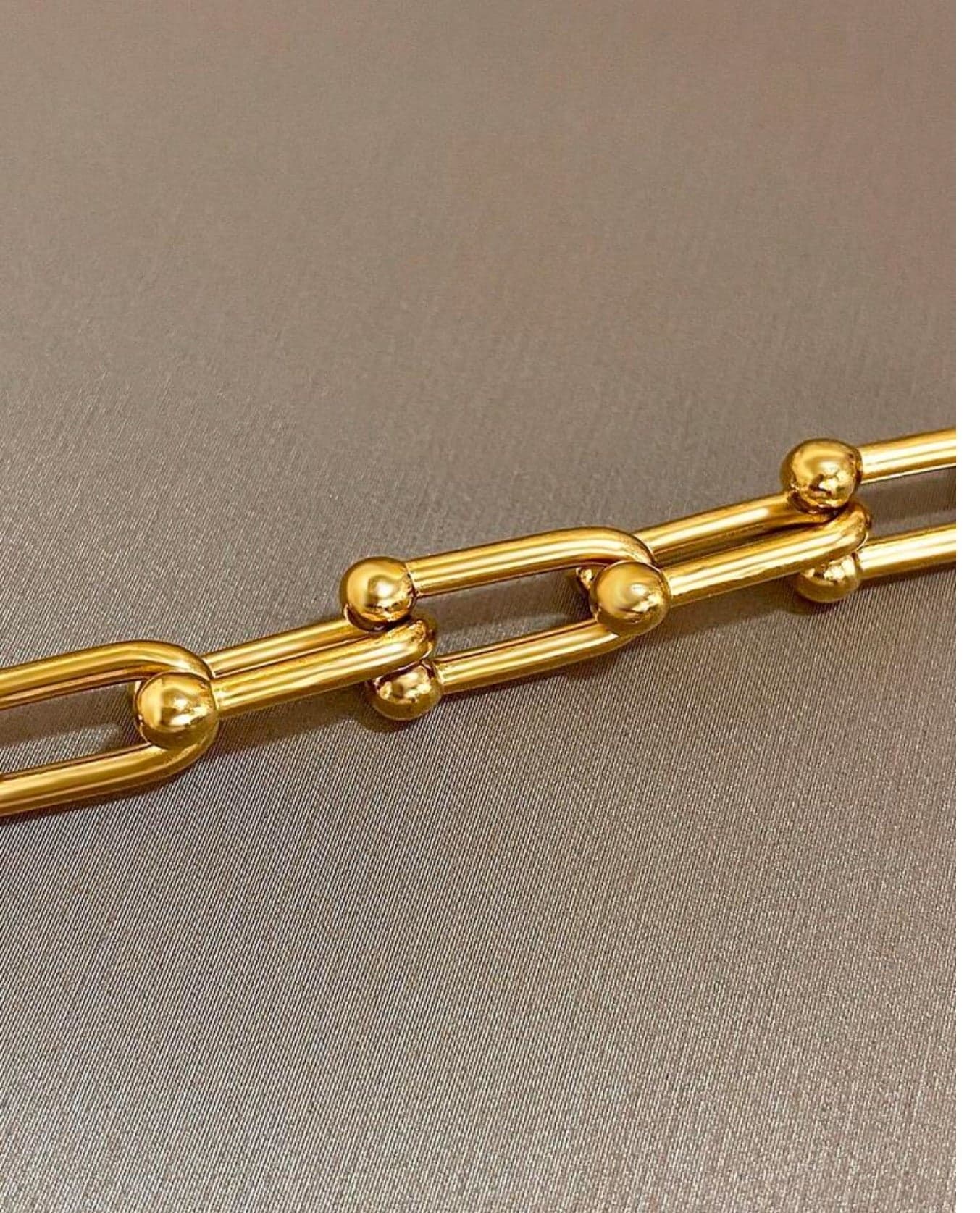 Women’s Stainless Steel Bracelet with Interlocking Link Design – Gold Color (4)
