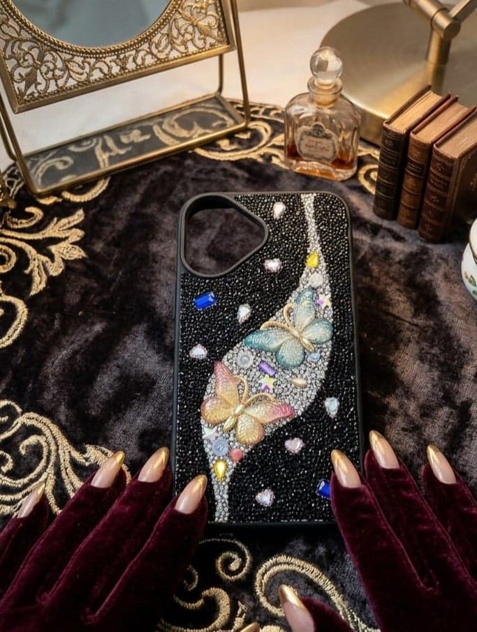 Luxurious Full-bore Diamond-shell butterfly Leather for iphone 16 Fall-proof Phone case Color Black. Cases & Covers