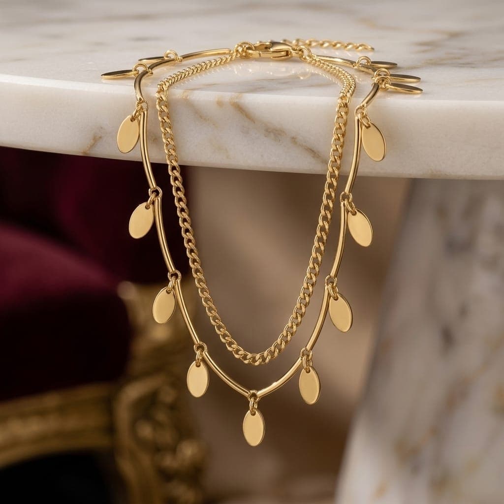A luxurious anklet in an elegant gold color, with a double design combining a classic chain and another decorated with delicate oval pendants, with an adjustable clasp to suit you. (3)