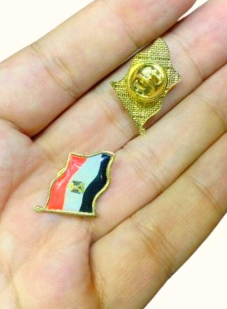 A pin in the shape of the Egyptian flag, with a gift pin with the product, a suit pin in the shape of the Egyptian flag and a gift pin from Galeen. Tie Pins (4)