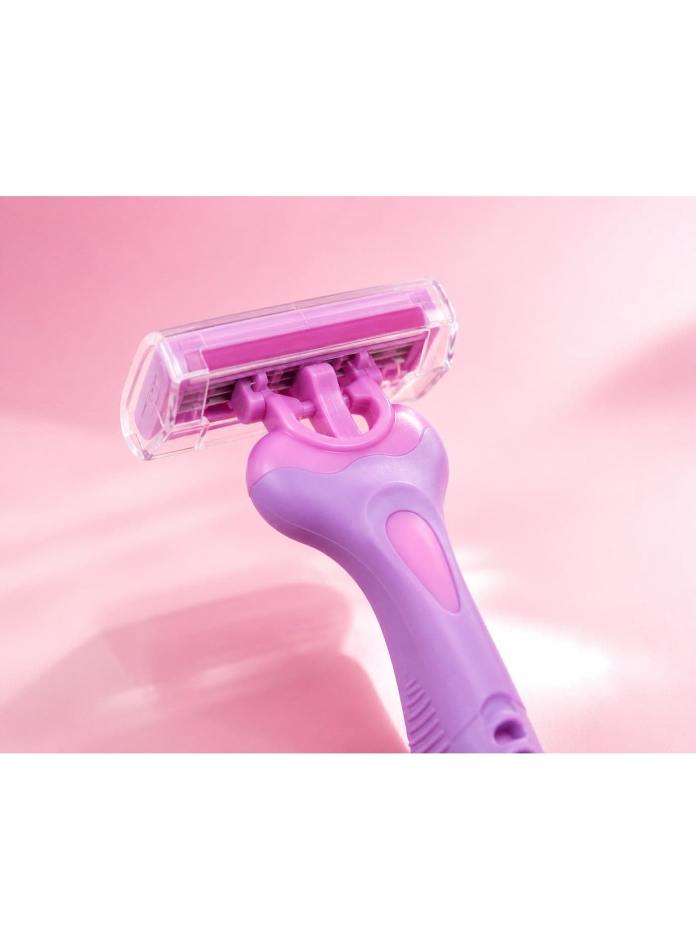 Women’s Disposable Razors, Triple Blade with Pivoting Head & Lubricating Strip, Soft Touch Non-Slip Grip, Smooth Shave for Sensitive Skin, Pack of 4 Personal Care (7)