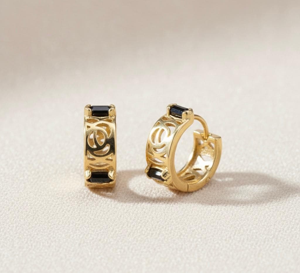 Elegant gold earrings with eye-catching openwork details, adorned with glossy rectangular black stones that add a touch of classic sophistication. An exceptional piece that combines artistry and luxury. Women's Earrings Hoop (7)
