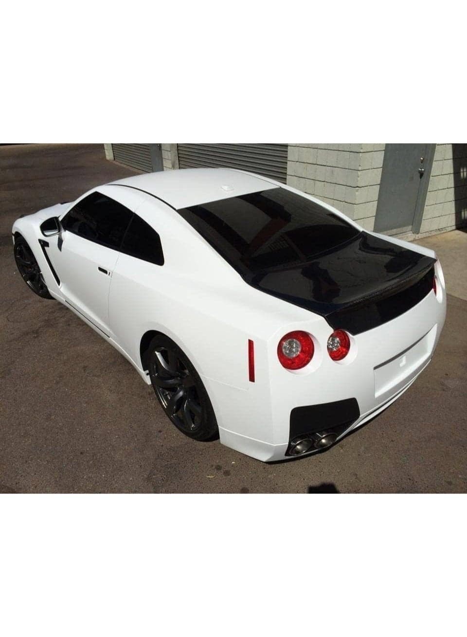 Glossy white vinyl roll suitable for cars, kitchens, and appliances. Multi-purpose, 30 cm size, 1 meter. Decals & Bumper Stickers (٨)