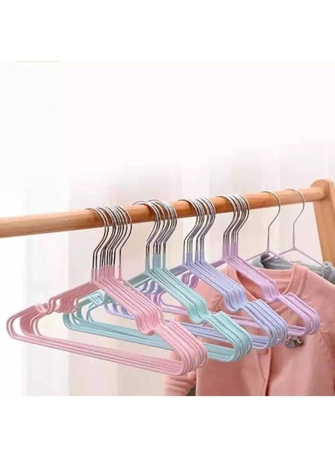6-Piece Metal Clothes Hangers in Various Colors, Durable and Practical Hangers for Organizing and Hanging Clothes, Space-Saving Multi-Purpose Design, Color May Vary Closet Clothes Hangers (6)