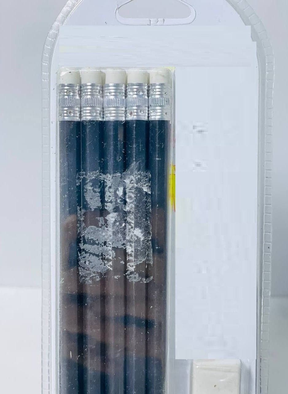 Pencil, pencil with rubber band, eraser and sharpener. Box: 5 pencils. (2)