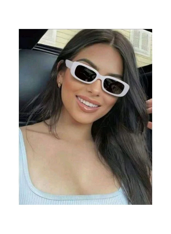 Women White Oval Sunglasses – Trending Bold Statement Look (٣)