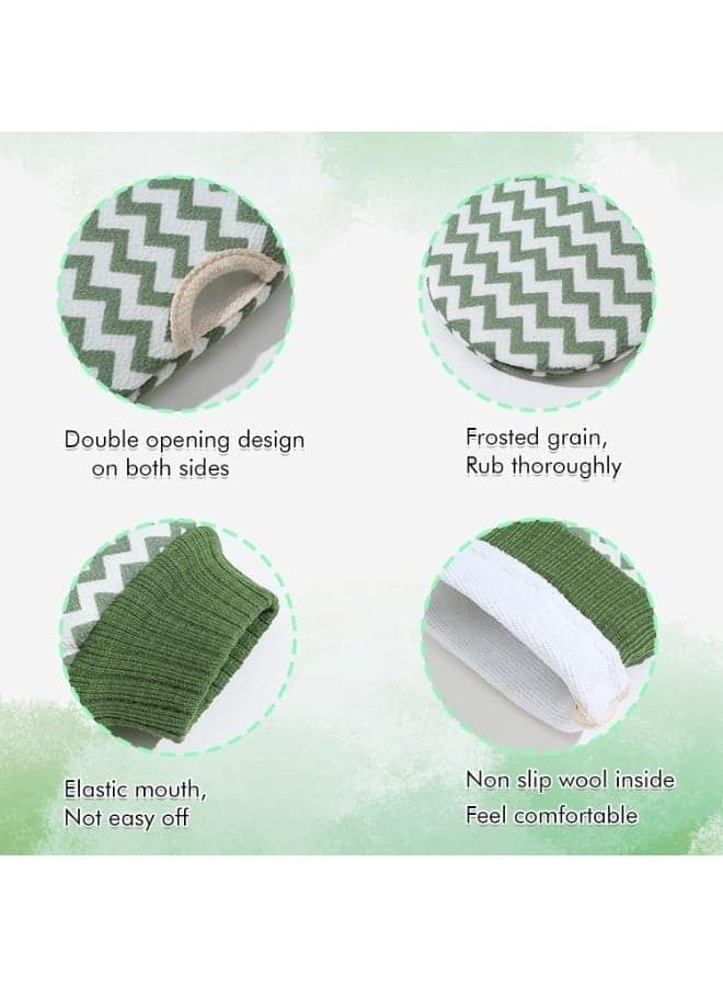 Innovative 12 x 22 cm deep exfoliating glove to eliminate "strawberry legs" and dry skin - a bath loofah with durable, thick fibers for full-body exfoliation - evens skin tone and reduces keratin - double-hole design for easy and effective use - random color (٥)