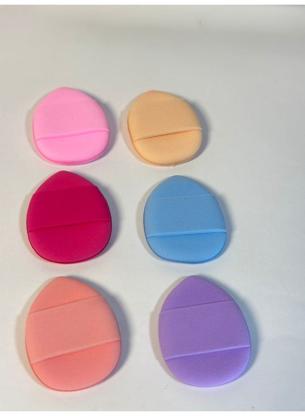 6-piece mini puff powder finger set with a teardrop design; soft and ideal for blending concealer and setting powder under the eyes and in tight corners; washable. Make Up Sponges (٤)