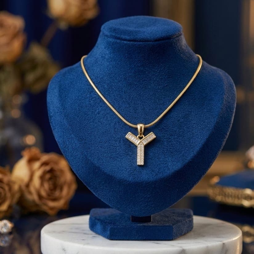 A luxurious, elegant gold necklace with a luxurious Y-shaped pendant studded with sparkling baguette and zircon stones, and an adjustable clasp to fit you. (5)