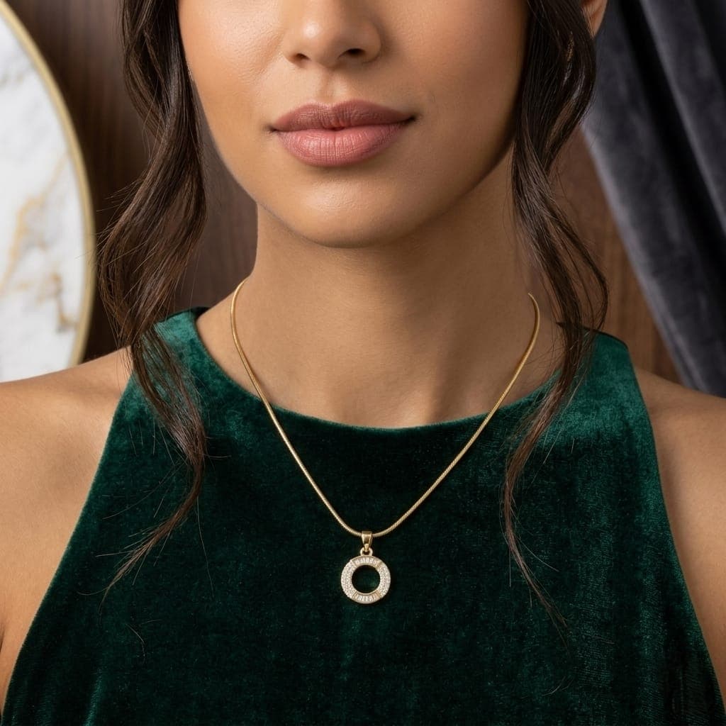 A luxurious, elegant gold necklace with a sumptuous letter O pendant studded with sparkling baguette and zircon stones, and an adjustable clasp to fit you. Women's Necklaces (٢)