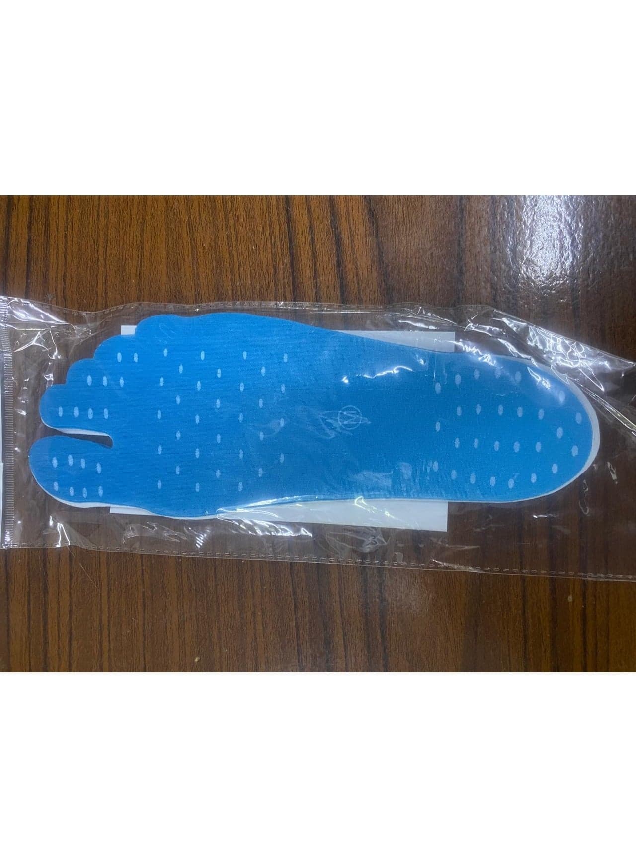 Flexible and invisible stickers to protect feet during exercise, anti-slip sock design, waterproof, sticky on outsole, suitable for yoga, pool, beach sand size medium Diving & Snorkeling (٨)