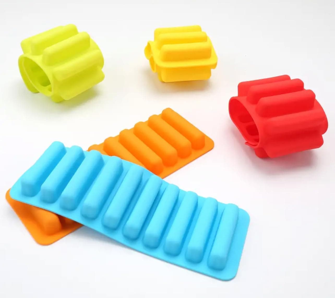 2 Pieces Food-Grade Silicone Ice Cube Trays - Flexible and Easy-Release Ice Mold for Water Bottles & Drinks, Red (5)