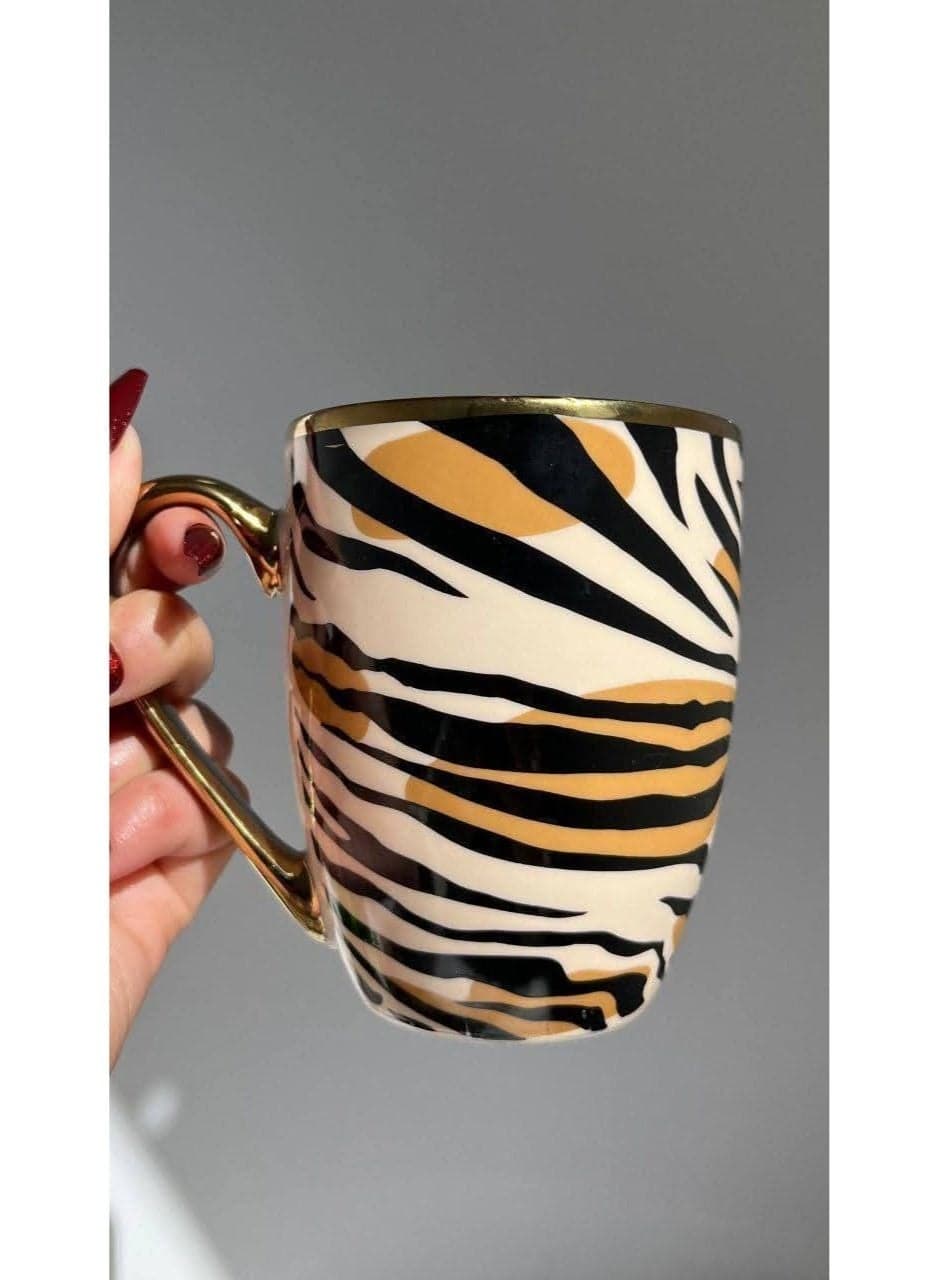 Add a touch of elegance to your daily drinks with the Tiger mug featuring stylish patterns and a luxurious golden handle, perfect for coffee or tea. (٢)