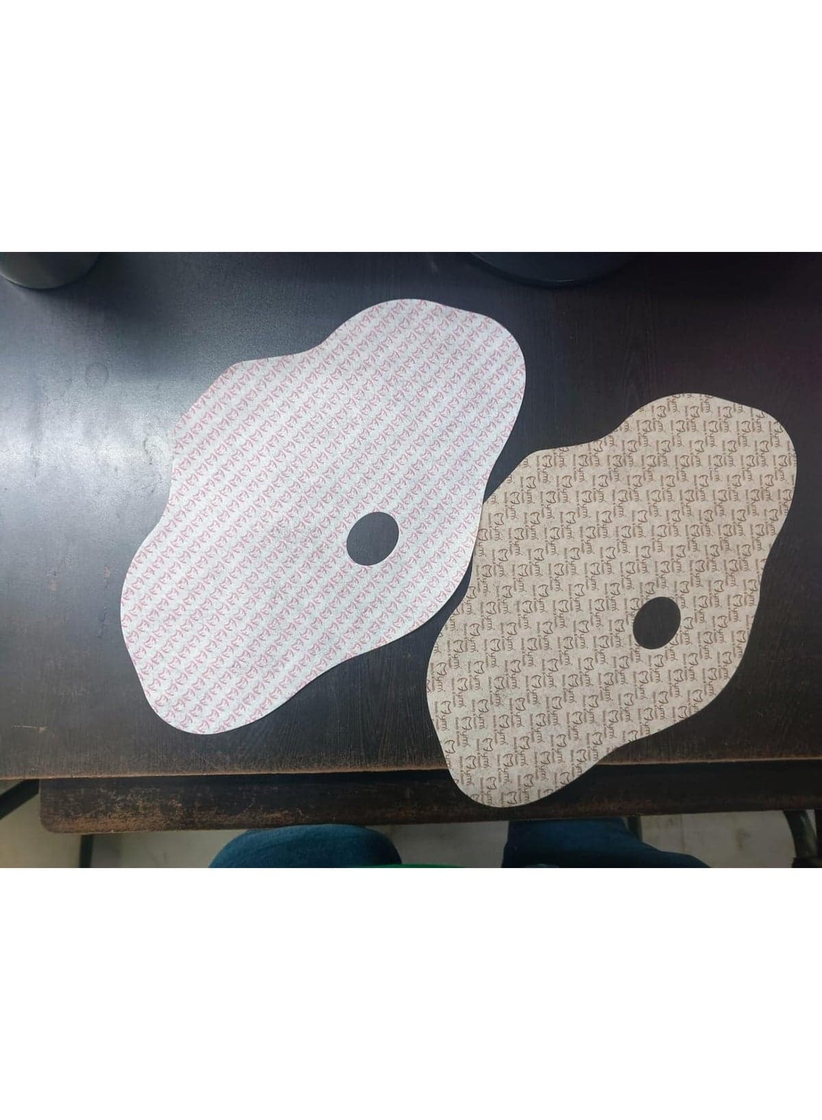 Body patch for abdominal and upper body support; comfortable and easy-to-use adhesive; flexible design suitable for everyday use. Adhesive Heat Patches (٢)