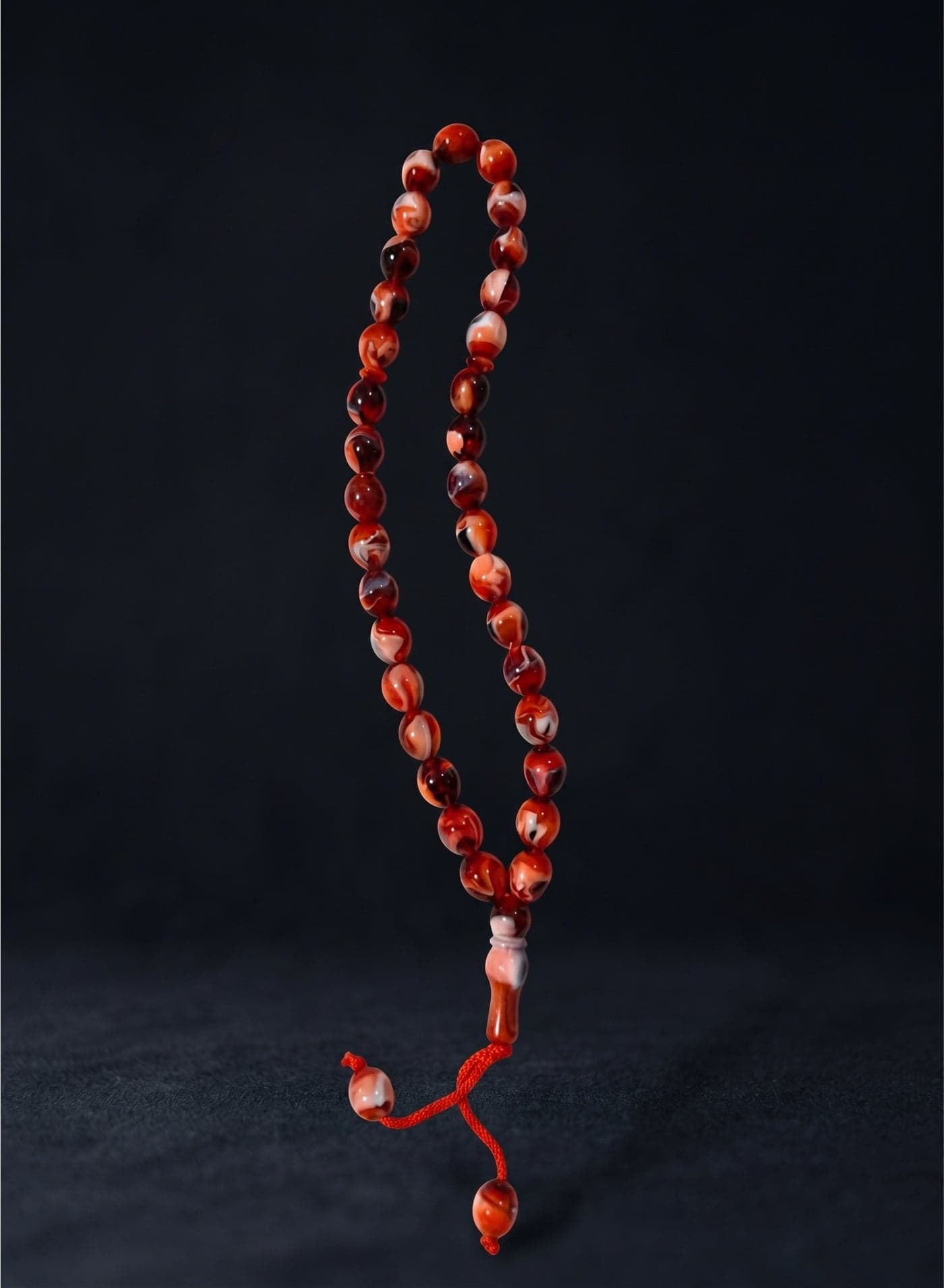 Classic Islamic Prayer Beads Subha Misbaha 33 Beads with Sturdy Cord and Tassel for Dhikr - Marbled Carnelian Red and White Women's Jewellery (٤)